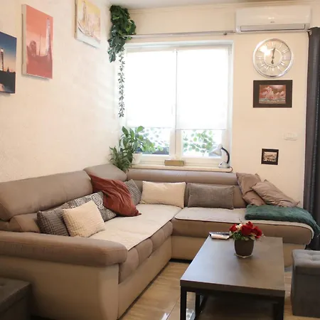 Daire Marina - Center Split