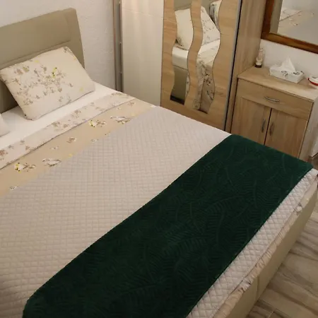 Marina - Center Split